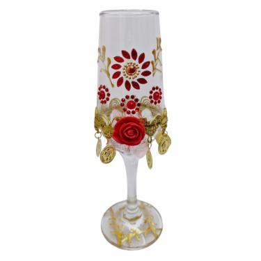Imagem de Taça Vidro Cigana com Rosa e Medalhas Vermelho e Dourado