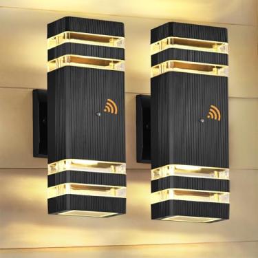 Imagem de DARIISI Pacote com 2 lâmpadas de parede externas do crepúsculo ao amanhecer, luminárias externas modernas, luzes de varanda para cima e para baixo, arandelas impermeáveis para casa, garagem, pátio