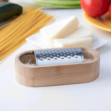 Imagem de Ralador de Queijo Premium com Base em Bambu, Lâmina em Aço Inoxidável, Recipiente Coletor, para Mesa