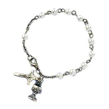 Imagem de Pulseira infantil de rosário de imitação de pérola com pingente de cruz e cálice de 6 mm, perfeita para o Natal, primeira comunhão, Páscoa, formatura, vestido de domingo, batizado ou aniversário.,