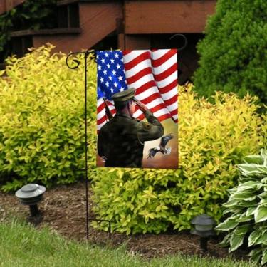 Imagem de Briarwood Lane Bandeira de jardim de soldado saudação