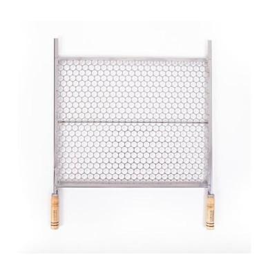 Imagem de Grelha Inox Moeda Para Churrasco 40X50 Cabo De Madeira - Grelha Moeda