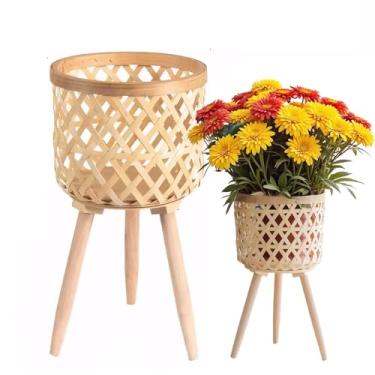 Imagem de LiliGloris Conjunto de 2 suportes para plantas de vime boho – cestas de vime altas feitas à mão para plantas de interior, suporte de madeira moderno de meados do século com pernas de tripé, decoração