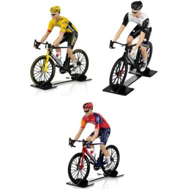 Imagem de OPO 10 - Set of 3 Tour de France 2023 Cyclist Runners Figures - Compatible with SOLIDO 1/18 - TDF19-20-23