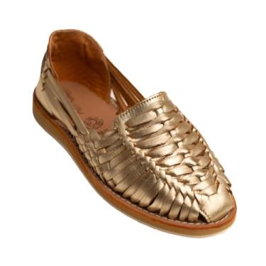 Imagem de Mexico en la Piel Sapatilhas Huarache de couro feitas à mão para mulheres – Cor Cajeta ou Dourado – Bico fechado – Sapatos confortáveis casuais sem cadarço – Feito no México, Dourado, 38