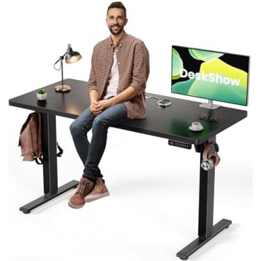 Imagem de DeskShow Mesa de pé elétrica ajustável – Mesa de 118 x 61 cm com gerenciamento de cabos – Mesa de altura ajustável com 3 memórias predefinidas