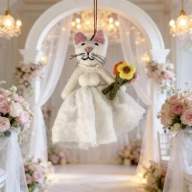 Imagem de Bonecas de feltro, feitas à mão, feltro, feltro, gato, casal, bonecas, enfeite de casamento feito à mão para bolsa, carro, berloque e presente para aniversário e dia dos namorados (noiva)