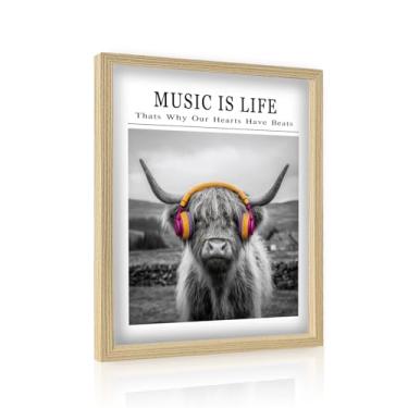Imagem de GUMEYJIA Arte de parede vaca com fones de ouvido pequeno 28 x 35,5 cm pôster emoldurado em tela vintage arte preta branca vermelha amarela decoração de casa para sala de estar quarto