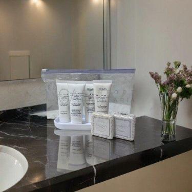 Imagem de Kit de Amenities Luxo Hotel c/6 itens Nécessaire Incolor  Florence Bla