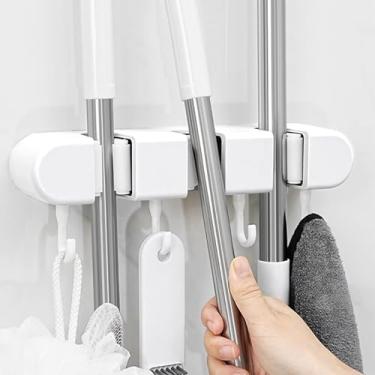 Imagem de Rack de armazenamento montado na parede para esfregões e vassouras, solução definitiva de organização doméstica com suportes e ganchos para espaço ()