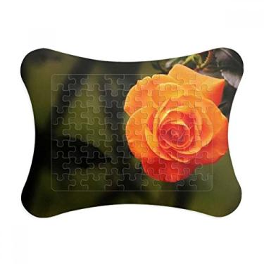 Imagem de Moldura de quebra-cabeça de flores com folhas verdes escuras, laranja, decoração de imagem