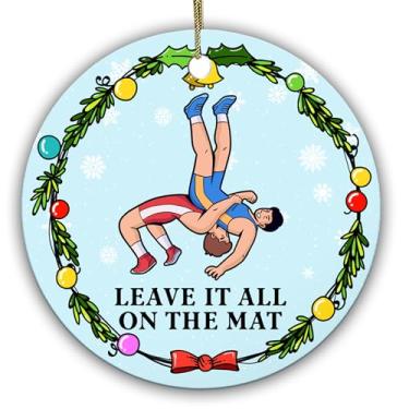 Imagem de Sportyzen Enfeite de Natal de luta livre 2025 – Presente engraçado "deixe tudo no tapete" para lutador, treinador, atleta – decoração de árvore esportiva