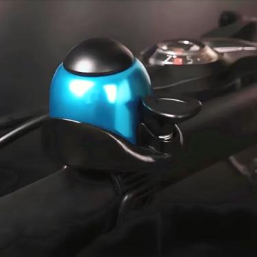 Imagem de Campainha de bicicleta com som nítido, design rotativo de 360°, compacto, fácil de instalar, com alça elástica de couro universal para diferentes guidões (azul)