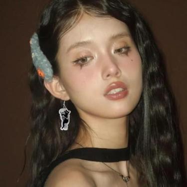 Imagem de 1 par de brincos femininos góticos de gato e caveira de acrílico leve, ornamentos de Halloween com corrente de berloque, acessórios de festa góticos, joias