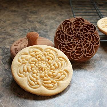 Imagem de Fun Food Tools, Carimbo de biscoito de madeira grande, 7,9 cm (Milan Duomo CS8-015)