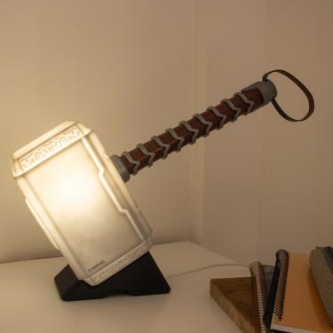 Imagem de Luminária 3D Marvel Martelo Thor