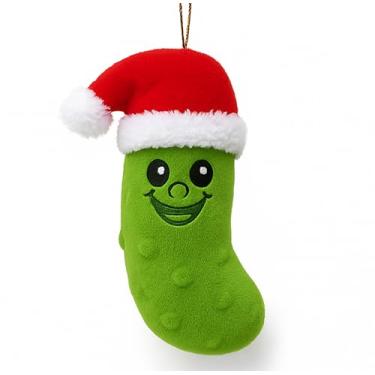 Imagem de Enfeite de picles de Natal sorridente – Picles verdes de pelúcia com chapéu de Papai Noel e cartão de história – Jogo engraçado de tradição de férias para crianças e famílias – Lembrança de decoração