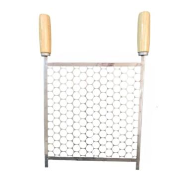 Imagem de Grelha Churrasqueira，Fabricado em Material Galvanizado，Equipado Com um Cabo de Madeira，FáCil de Transportar，Adequado para Grelhar Carne, Peixe e Salsichas(33x36)