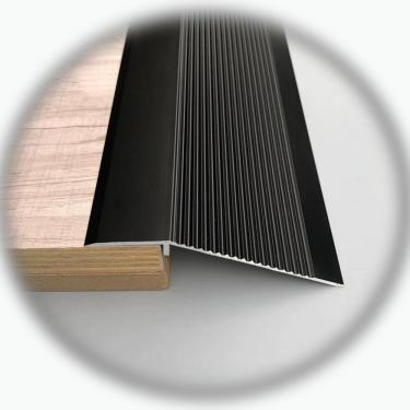 Imagem de Faixa de bordas de tira de transição de piso, acabamento na borda da porta para pisos irregulares, altura do limite da ponta de corte da borda menor que 5 cm, preto