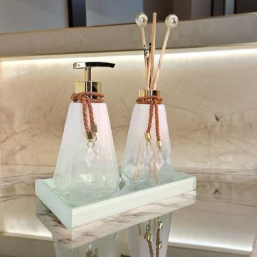 Imagem de Kit Lavabo Completo Branco Com Bandeja Vidro Super Luxo Difusor Banhei