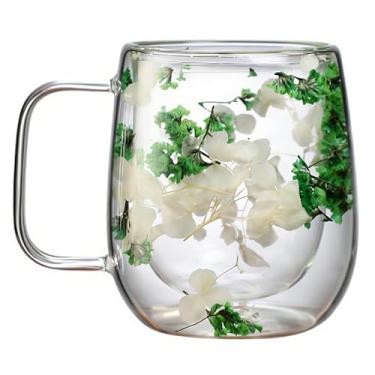 Imagem de Taolivingmart Caneca de café com isolamento de parede dupla de flores secas, xícara de chá de vidro borossilicato com flor real embutida, alça resistente ao calor para presentes de aniversário de