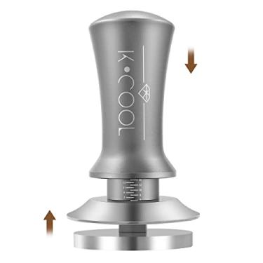 Imagem de K COOL Calcadeira de café expresso, adulteradora de café, ferramentas premium para barista com mola calibrada 13,6 kg, 100% aço inoxidável com marca de escala para máquina de café expresso (53 mm, prata)