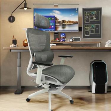 Imagem de Cadeira de escritório, design ergonômico com suporte lombar independente, malha respirável mesh, encosto de cabeça ajustável, apoio de pés 150kg BlidShop Branca e Preta