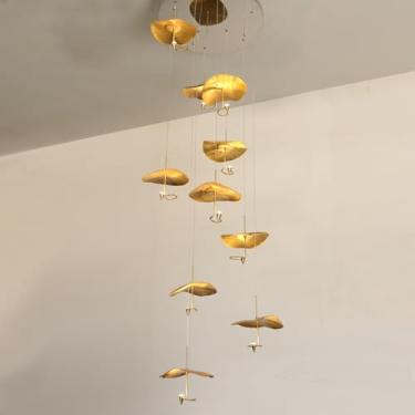 Imagem de Luminária pendente dourada, resistente, durável, moderna, em formato de folha de lótus, luminária forjada à mão, luminária de teto ajustável em latão para corredor, bar, cozinha (tamanho: 10