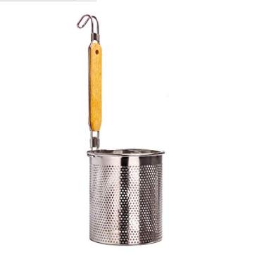 Imagem de Coador de alimentos de aço inoxidável coador de alimentos com cabo de gancho de madeira como coador de macarrão cesta de cozimento a vapor melhor para enxaguar macarrão, macarrão, frutas, cabe na
