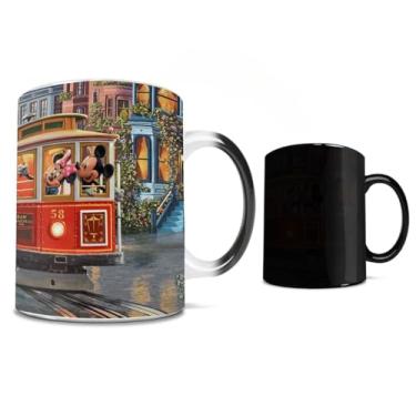 Imagem de Morphing Mugs Disney – Mickey e Minnie em São Francisco – Thomas Kinkade Studios – Uma caneca de cerâmica que muda de cor de 325 ml – Imagem revelada quando um líquido quente é adicionado!