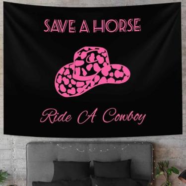 Imagem de TUGCAY Tapeçaria Save A Horse Ride A Cowboy Preto Rosa Tapeçaria Engraçada Chapéu Faroeste Tapeçarias Penduradas na Parede para Quarto Dormitório Faculdade Sala de Estar Decoração Estética (59,1 x