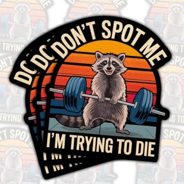 Imagem de Adesivo de vinil à prova d'água Don't Spot Me I'm Trying to Die Funny Gym Raccoon para copo caneca laptop telefone garrafa de água capacete carro presente perfeito para amantes de academia e fitness