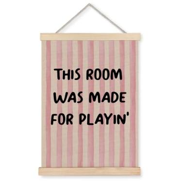 Imagem de Exqcom Decoração de parede de sala de jogos infantil, pôster de arte de parede para sala de jogos, este quarto foi feito para brincar, pôsteres listrados rosa para crianças, meninas, berçário, quarto