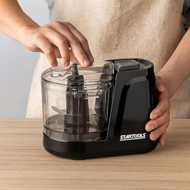 Imagem de Mini Processador Triturador Elétrico 220V Pica Alho Cebola Temperos Moedor Carne Legumes Potente 200W 350ml Compacto Preto Lâminas Inox Cozinha Agilidade.