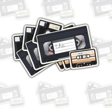 Imagem de 3 pçs I Am This Old Sticker Funny Floppy Disk VHS Tape Audio Cassette Mostrando Idade Vinil Bumper Adesivo Presente I Am This Old Adesivos Fita VHS Decalque de Carro para Laptop Garrafa de Água Caixa