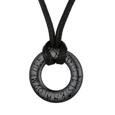 Imagem de Chiorgone Colar de runa viking para homens, pingente de anel de aço inoxidável preto em um cordão ajustável, amuleto nórdico para proteção (preto)