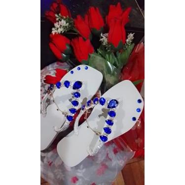 Imagem de Chinelos Decorados na cor branco com pedraria azuis