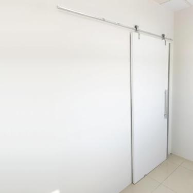 Imagem de Porta Branca 1m + Kit De Correr 2m + Puxador Flat Brilhante