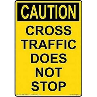 Imagem de TSOSK Novo sinal de metal retrô | Sinal vertical Caution Cross Traffic Does Not Stop Sinal de aviso amarelo Sinal de aviso | Home Club Bar Man Cave Garagem Farm Wall Decorative Metal Tin Sign 20 x 12