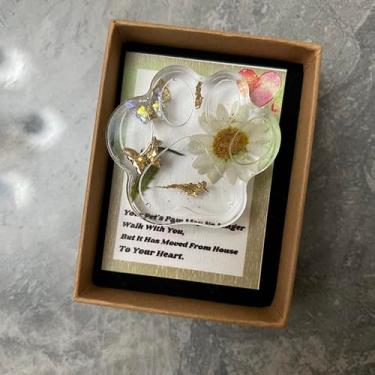 Imagem de Jvuessieye Estatueta de pata de resina presentes em memória de cachorro para lembrança de perda de cachorro, luto de gato, presentes de simpatia para animais de estimação (amarelo claro)