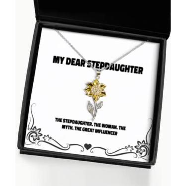 Imagem de SpreadPassion The Stepdaughter. The Woman. The Myth. The Great Influencer Colar com pingente de girassol, enteada, presentes motivacionais para afilhada