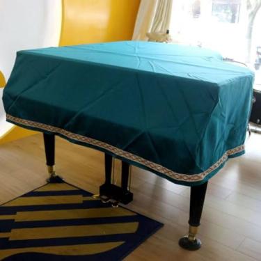 Imagem de 5JJJLOOOPP Capa de piano de cauda, protetor de piano de cauda à prova de poeira, capa de cetim lavável para piano de cauda, capa de piano de cauda para bebê com acabamento de renda bordado (A, 160 cm