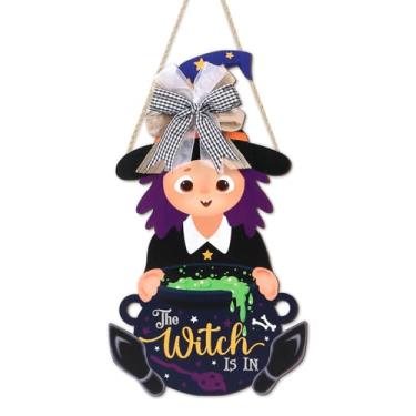Imagem de LHIUEM 23,5 cm x 35,5 cm Sinal de bruxa engraçado chapéus de bruxa cabide de parede A bruxa está no pote adorável decoração de Halloween bruxa com laço roxo placa de madeira grinalda de bruxas fofas