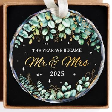 Imagem de Chrifansi Presentes de casamento para casais 2025, ornamento de noivado do Sr. e Sra. 2025, enfeite de vidro de cristal recém-casado, presentes para noivas, ideias de casamento para recém-casados 1