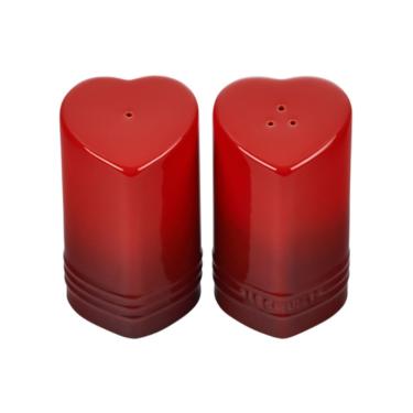 Imagem de SET LE CREUSET SALEIRO E PIMENTEIRO CORAÇÃO EM CERÂMICA 130ML VERMELHO 89373130650003