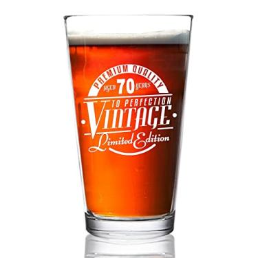 Imagem de Copo de cerveja de 70º aniversário edição vintage para homens e mulheres (70º aniversário) 473 ml - copos de cerveja Happy Birthday Pint para 70 anos | Presente de aniversário clássico, presente de reunião para o pai, ele ou ela