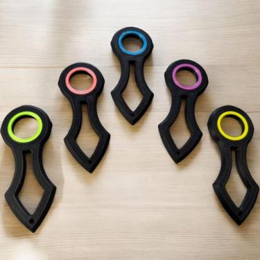 Imagem de Chaveiro Karambit Ninja Anti-estresse - Fidget Toy Giratório - FLEX3D,