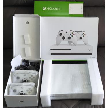 Microsoft Xbox One S 500Gb + 2 Controles Standard Cor Branco em Promoção na  Americanas