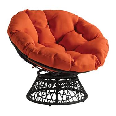 Imagem de OSP Home Furnishings Cadeira de vime Papasan com rotação de 360 graus, 101,6 cm L x 91,4 cm P x 89,5 cm A, moldura cinza com almofada laranja