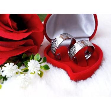 Imagem de Par de Aliança Compromisso Oração Pai Nosso em Português Aço Inox 316L Prata + Caixa Estojo Veludo Caixinha porta jóia